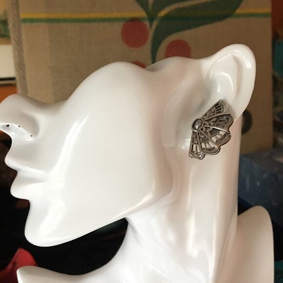 AVON 1980s "Moonlight Lace" openwork fan pierced earrings (post backs) - Picture 8 of 8